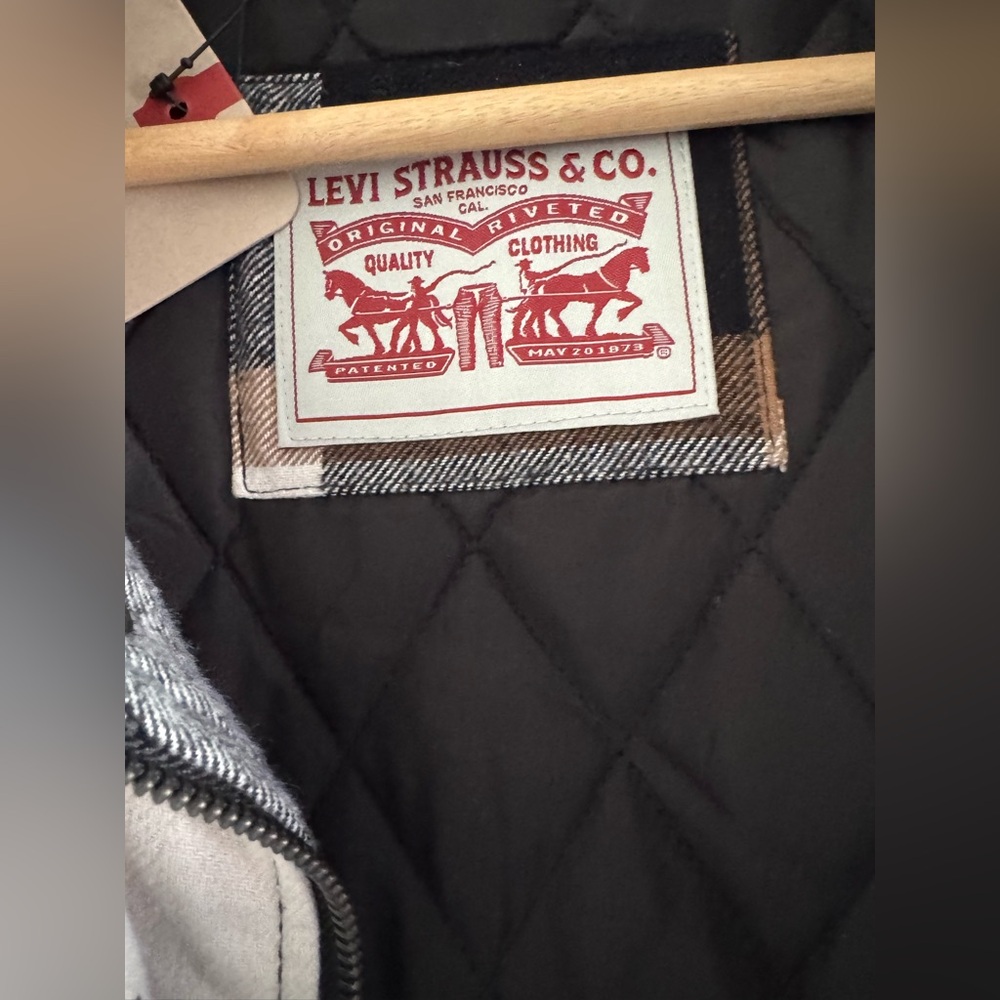Levi's Quilted Plaid Shirt Jacket - Picture 4 of 6